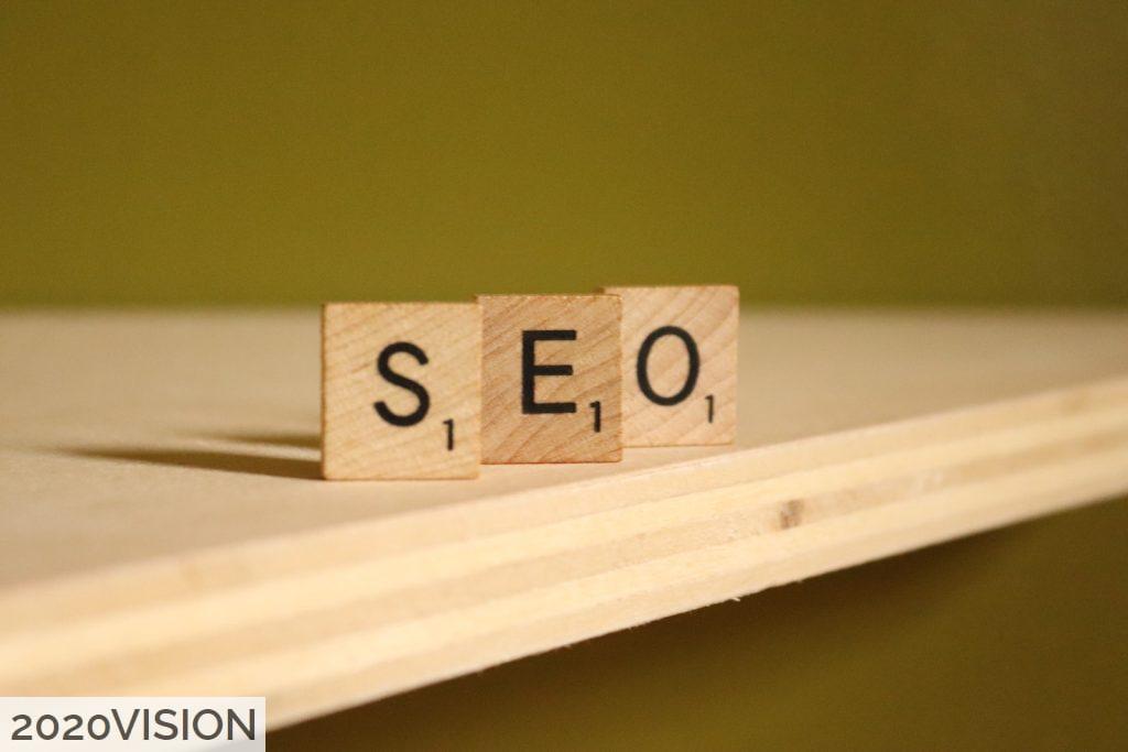 a wooden block that says seo on it