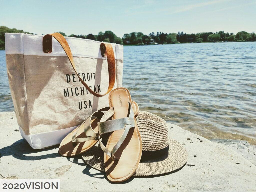 combinar sandalias con diferentes looks