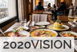 Mesa con diferentes platos de cocina peruana en Madrid